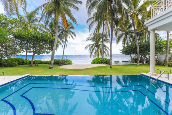 Tatenda, Prime South Sound Beachfront Villa