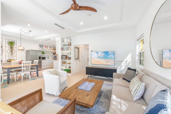 Rare  2 Bedroom 2.5 Bath Townhome Steps From Seven Mile Beach