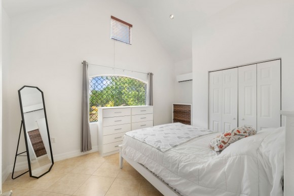 Fantastic First Time Buy Opposite Ocean Pointe Villas!