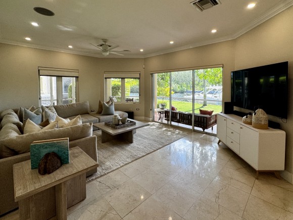 Yacht Club Villas