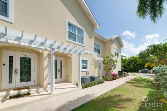 BEAUTIFULLY RENOVATED UNIT IN WALKERS SOUTH