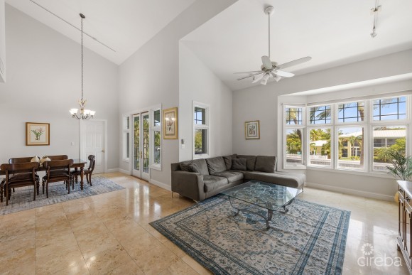 BRITANNIA KINGS COURT      CANAL FRONT    4 BED/3  BATH      PLUS BOAT DOCK