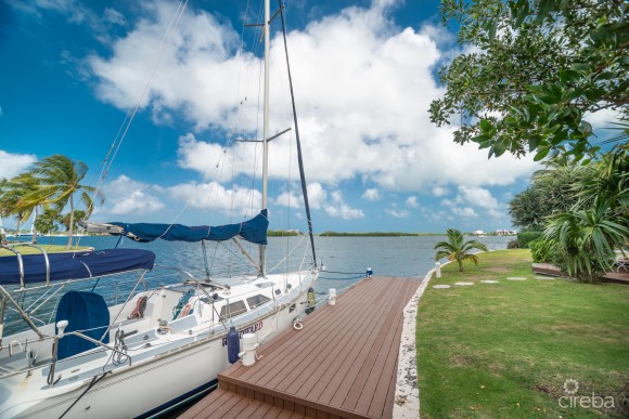 CANAL-FRONT TOWNHOUSE | GOVERNORS HARBOUR | SMB CORRIDOR