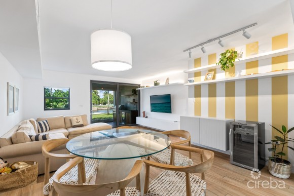 CANALFRONT 4 BED | 4.5 BATH - NEWLY RENOVATED GOVERNORS HARBOUR HOME