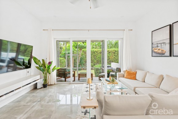 ELEVEN PARC TOWNHOME – PRIME LOCATION IN SEVEN MILE BEACH CORRIDOR