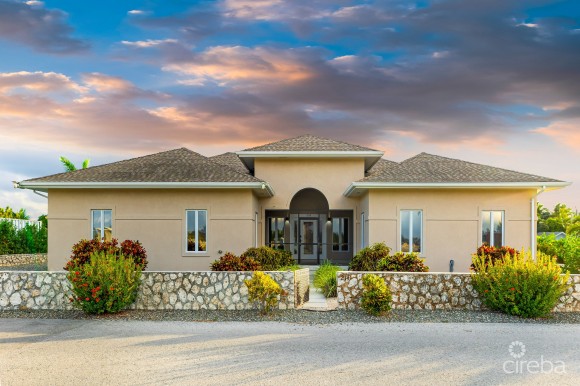 IMMACULATE 3BR FAMILY HOME W/ ADJACENT CANAL LOT