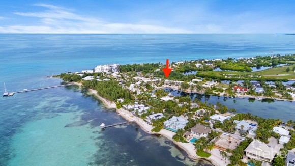 ISLAND HOUSE 15, RUM POINT BEACHFRONT TOWNHOME