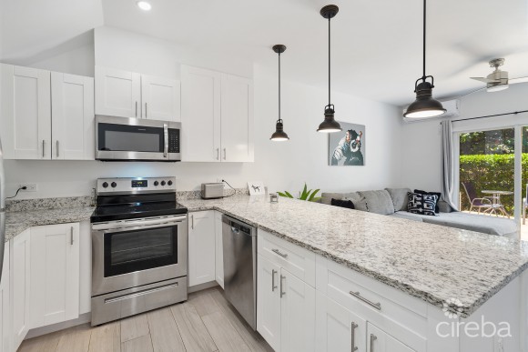 LIGHTHOUSE MANOR 24 | BEAUTIFUL ONE BED TOWNHOUSE