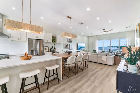 OCEAN CREST 14, OCEANFRONT TOWNHOME WITH STUDIO