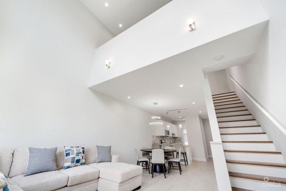 SPACIOUS & MODERN 3 BR TOWNHOME - EXCELLENT LOCATION!