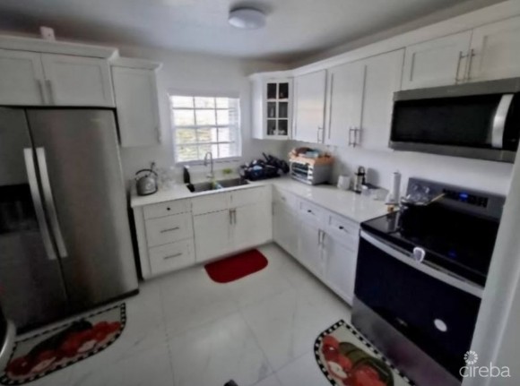 SPRINGFIELD COURTS - 2 BR 2.5 BATH