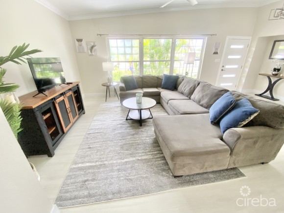 STUNNINGLY RENOVATED 3 BED +DEN HOME IN GEORGE TOWN