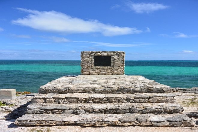 Cayman-Wreck-Ten-sails-monument