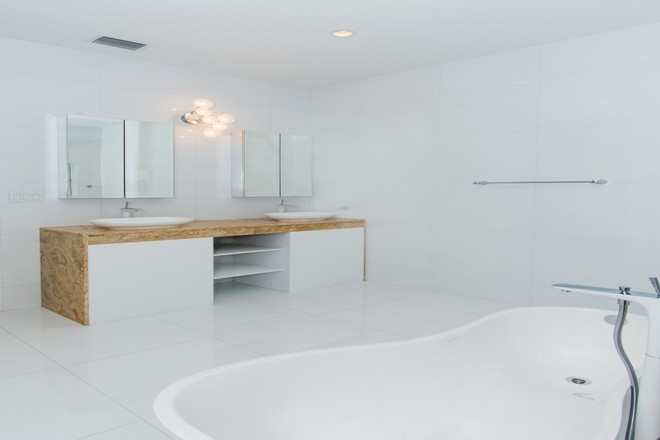 Milestone Properties Cayman Sugar Reef Master bathroom